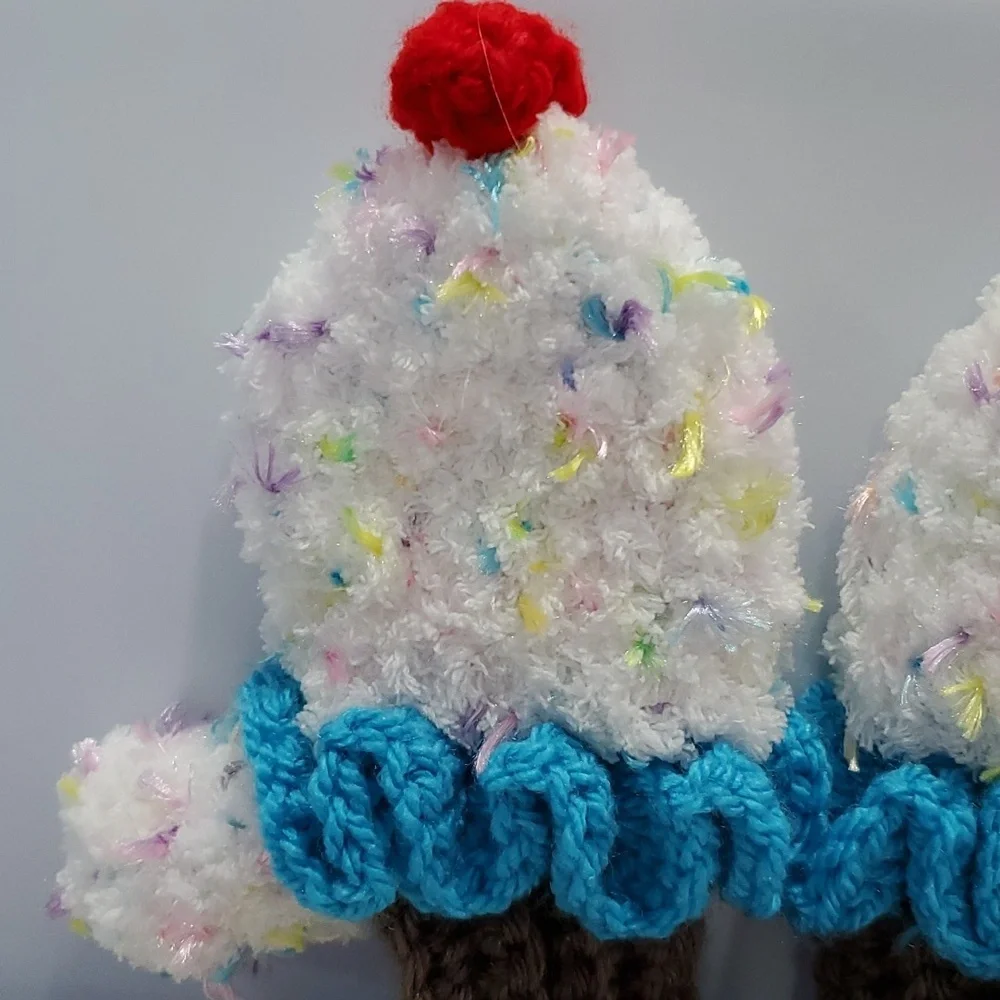 Handmade Crochet White and Turquoise Cupcake Mittens Size Toddler NWOT